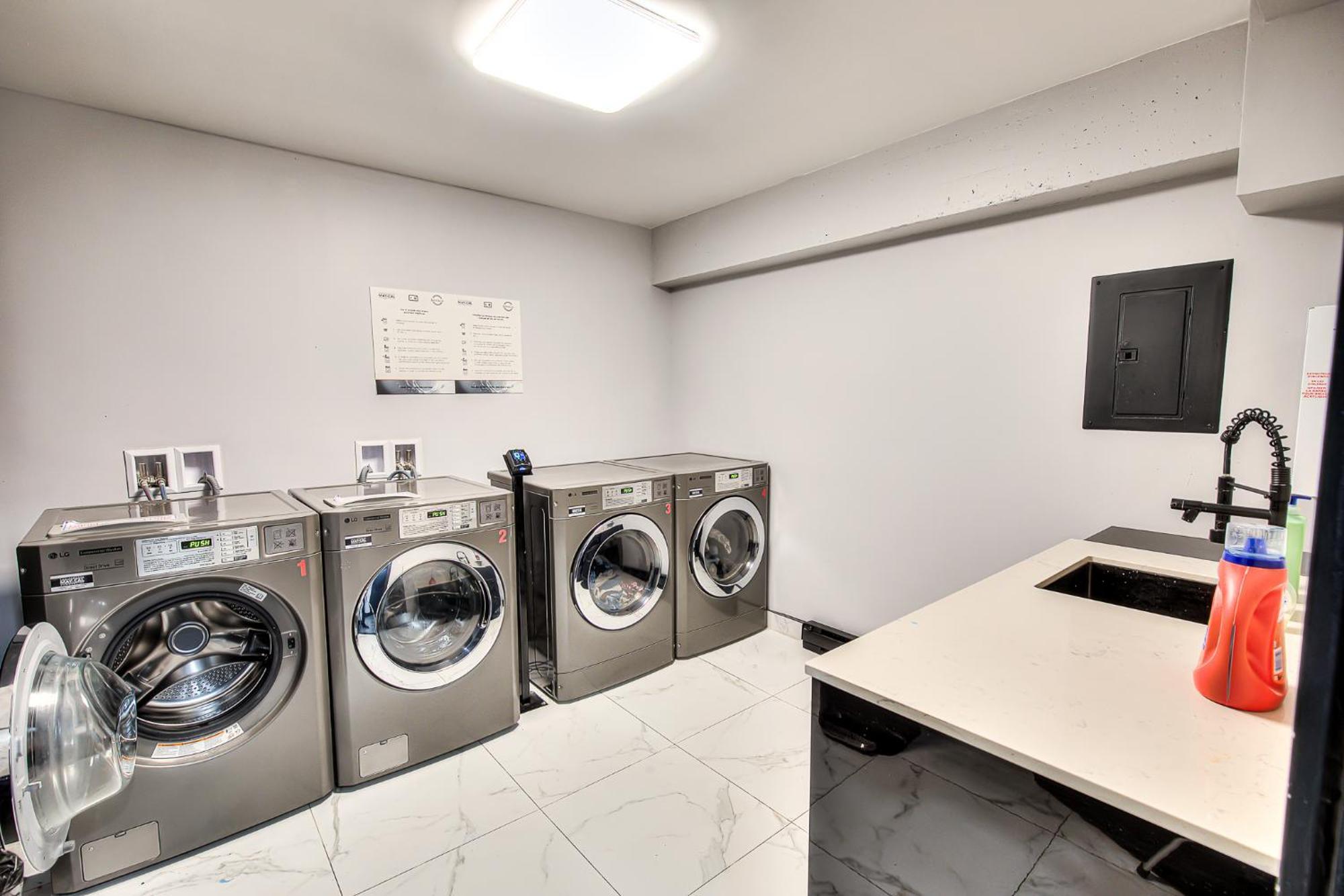Ndg Dreams! New & Modern 3Br Easy City Life มอนทรีอัล ภายนอก รูปภาพ