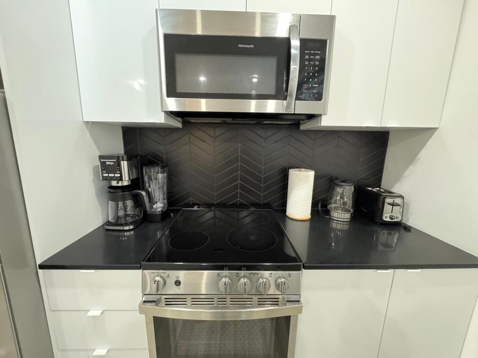 Ndg Dreams! New & Modern 3Br Easy City Life มอนทรีอัล ภายนอก รูปภาพ