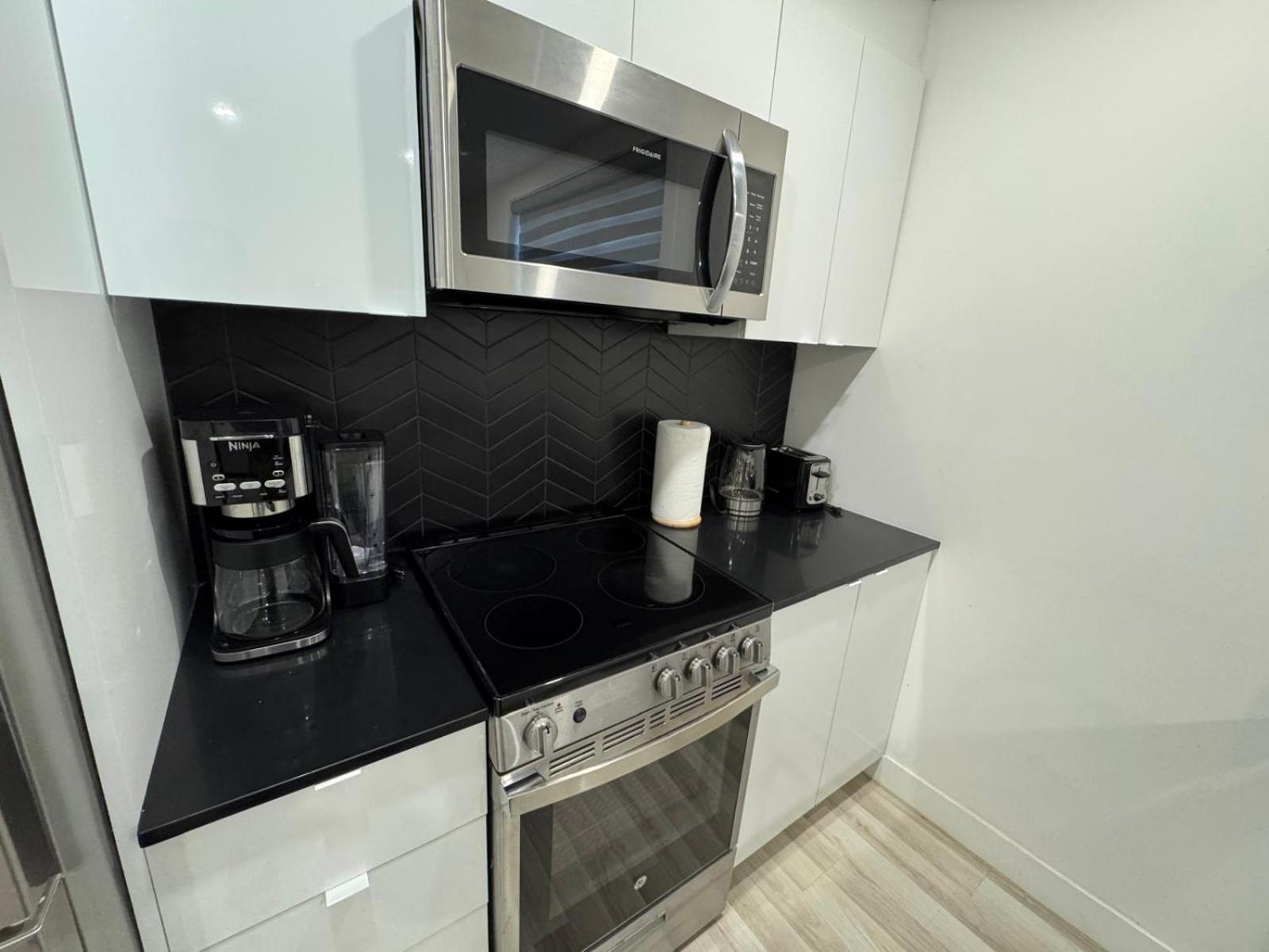 Ndg Dreams! New & Modern 3Br Easy City Life มอนทรีอัล ภายนอก รูปภาพ