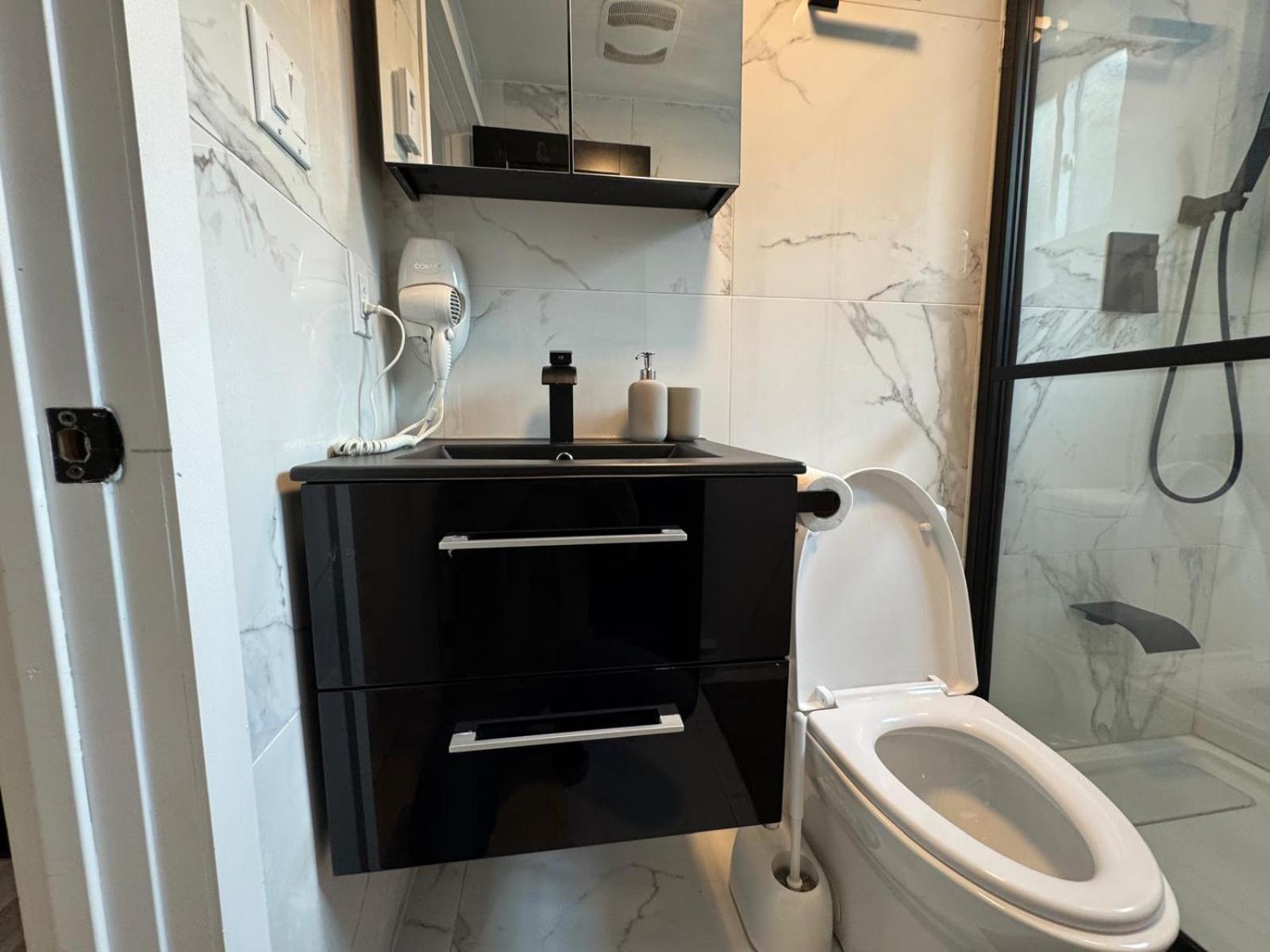 Ndg Dreams! New & Modern 3Br Easy City Life มอนทรีอัล ภายนอก รูปภาพ